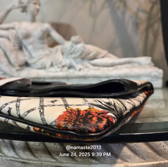 L.A.M.B Gwen Stefani Marigold Carlisle Clutch Designer Leather Celebrity #149 - Picture 9 of 13